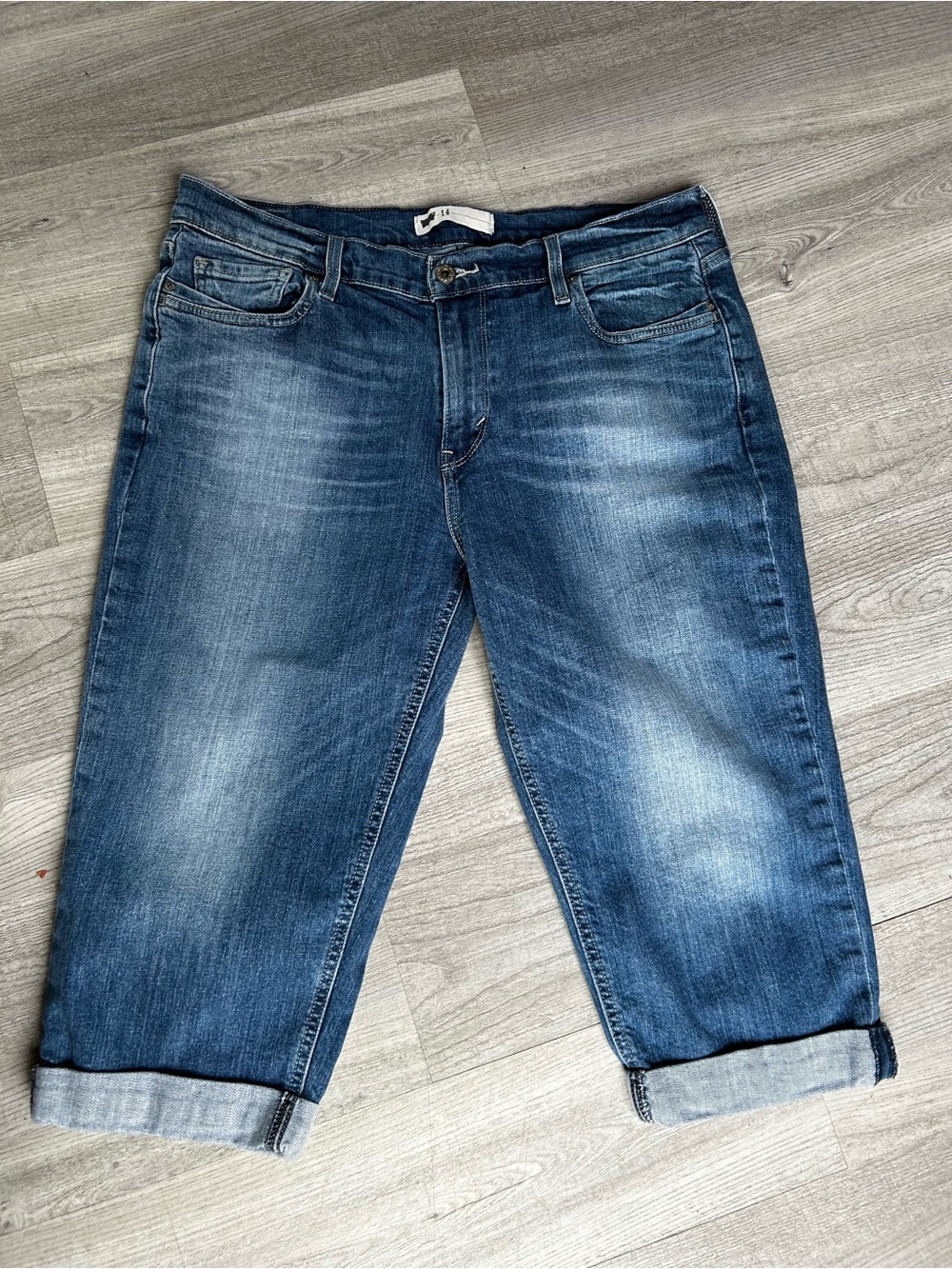 Levi's Women's Blue Washed Relaxed Cuffed Jeans